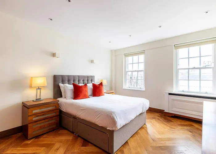 Colourful South Kensington Home
